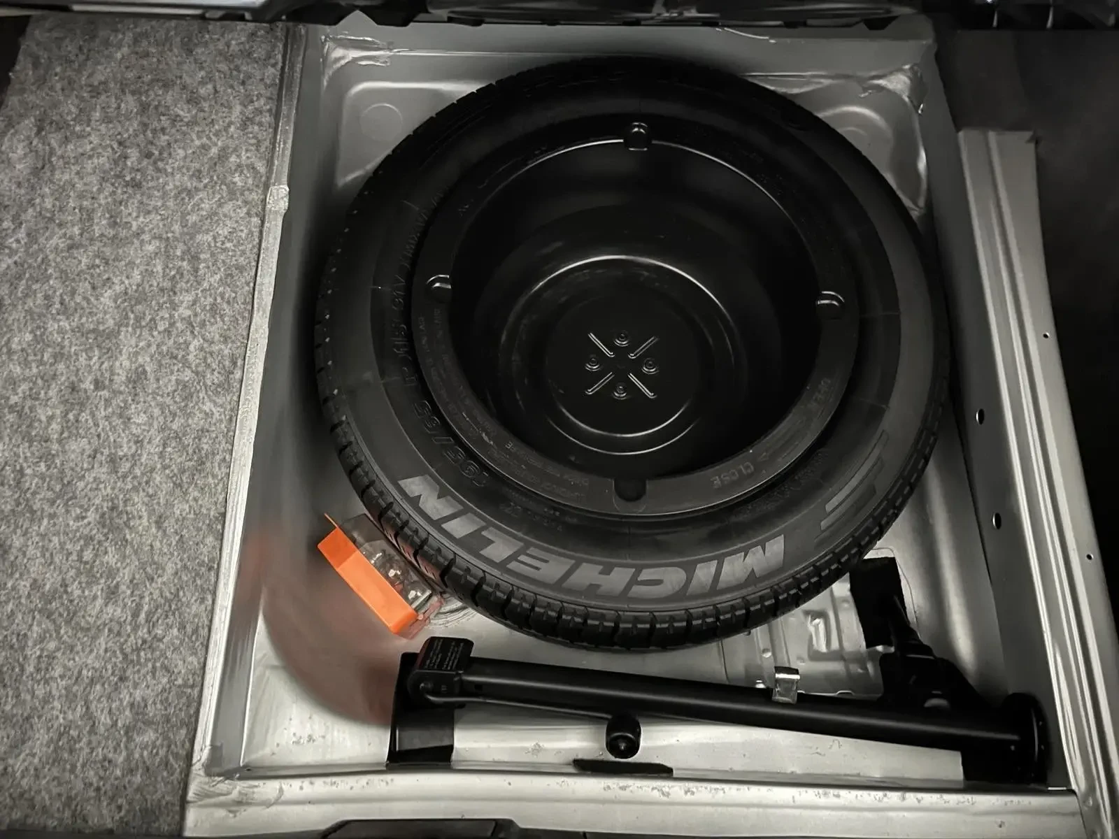 Mercedes-Benz E 220, снимка 10 - Автомобили и джипове - 53712018