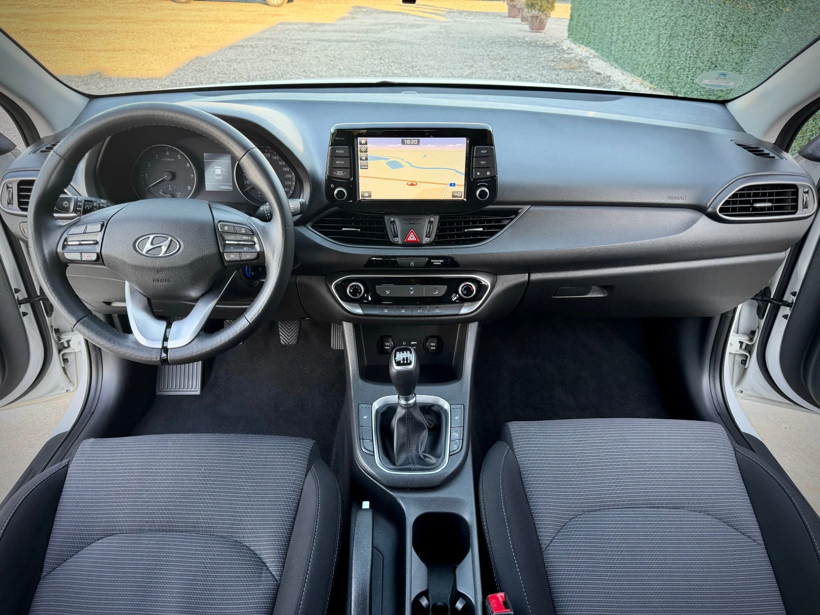 Hyundai I30 1.4 MPI* NAVI* CAMERA* LED, снимка 10 - Автомобили и джипове - 53800187