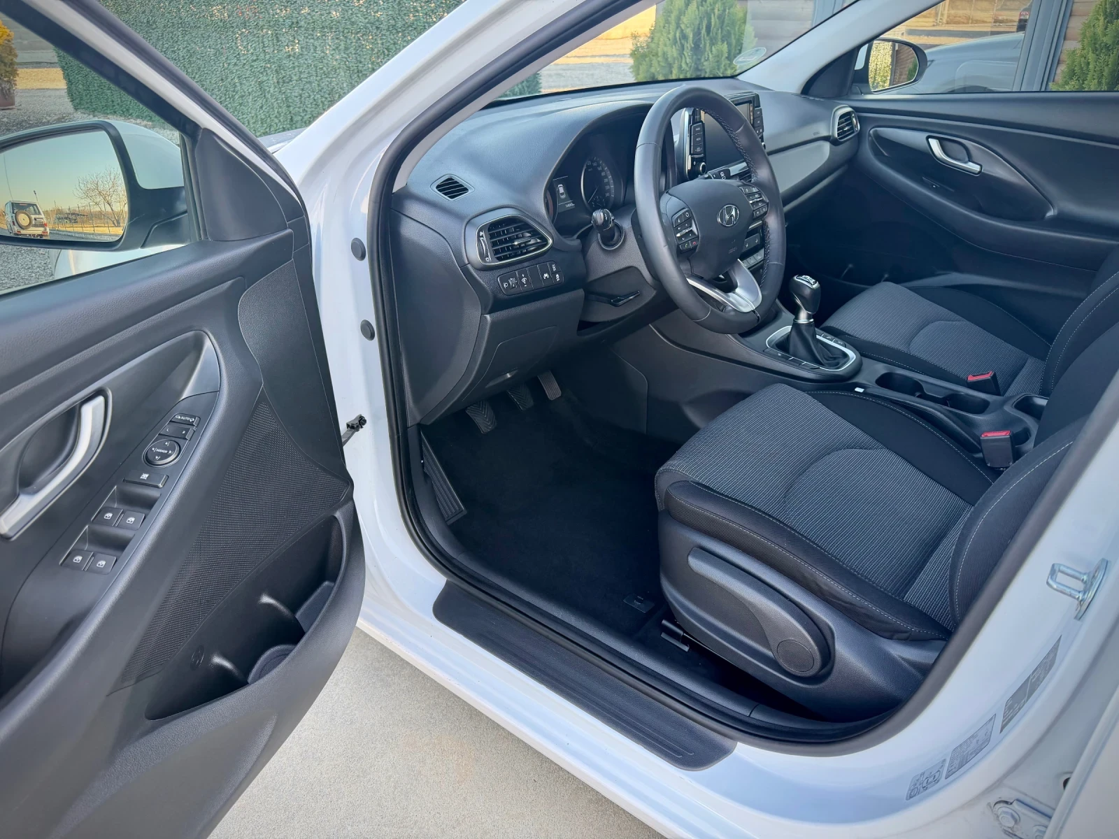 Hyundai I30 1.4 MPI* NAVI* CAMERA* LED, снимка 9 - Автомобили и джипове - 53800187