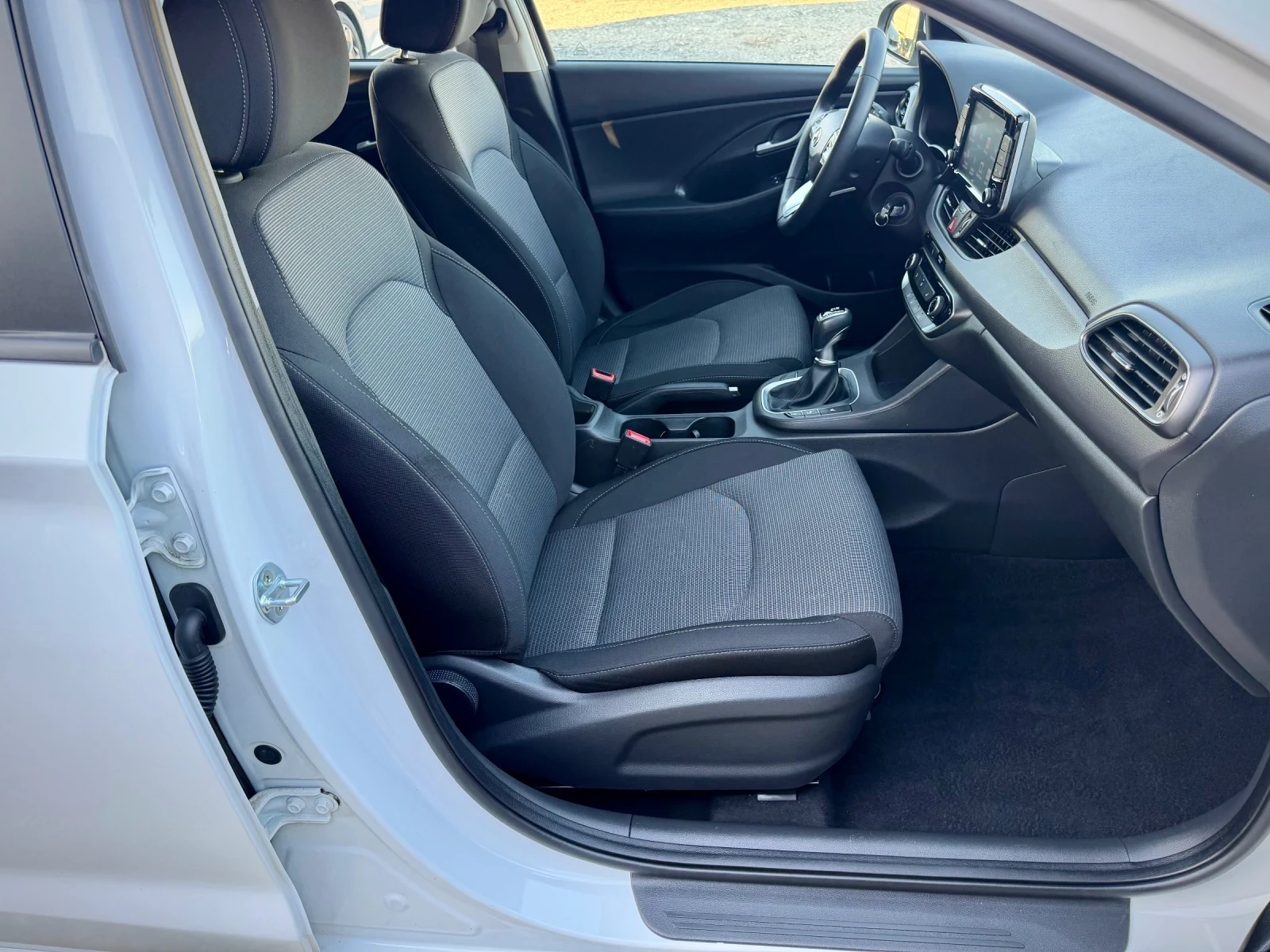 Hyundai I30 1.4 MPI* NAVI* CAMERA* LED, снимка 12 - Автомобили и джипове - 53800187