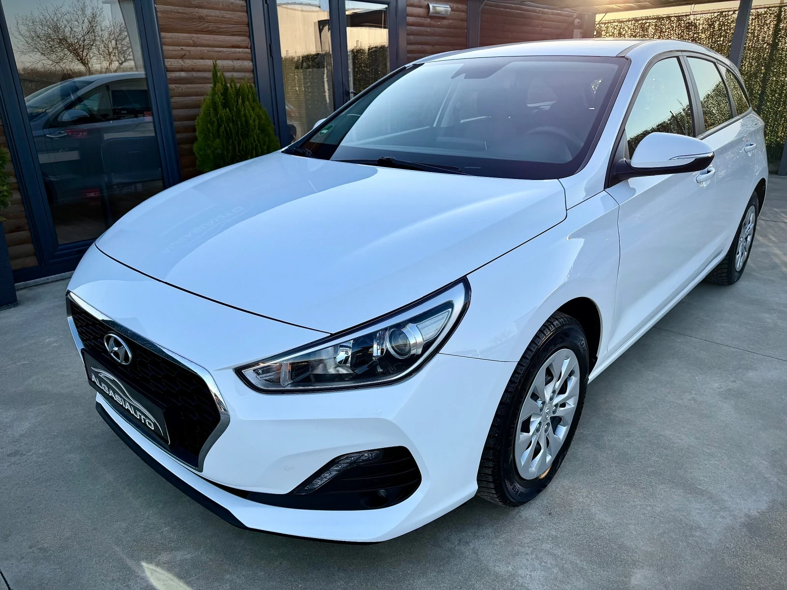 Hyundai I30 1.4 MPI* NAVI* CAMERA* LED, снимка 8 - Автомобили и джипове - 53800187