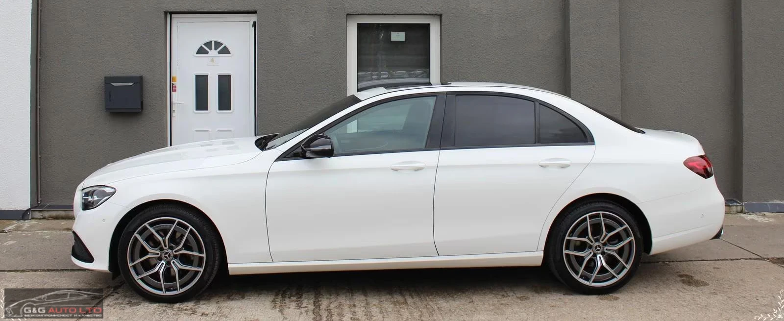 Mercedes-Benz E 220 d/4MATIC/194HP/AMG/NIGHT/CAM/LED/NAVI/926g, снимка 2 - Автомобили и джипове - 53835996