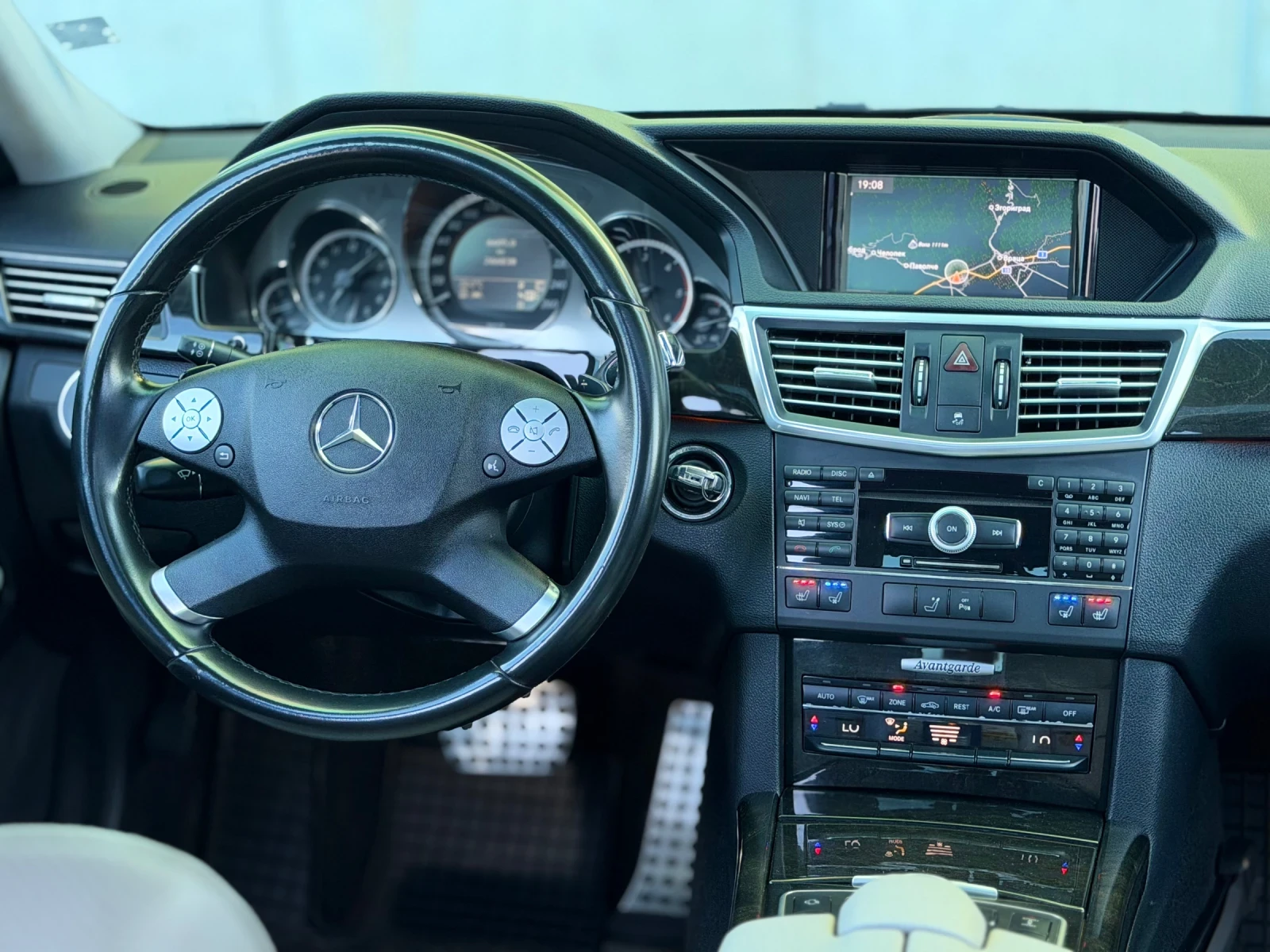 Mercedes-Benz E 350 3.5CDi~231hp~AVANTGARDE~ПОДГРЕВ/ОБДУХВАНЕ, снимка 11 - Автомобили и джипове - 54973725
