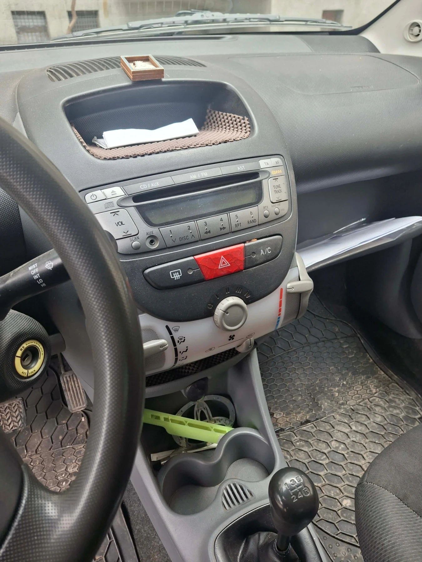 Toyota Aygo Sedan, снимка 2 - Автомобили и джипове - 55159183