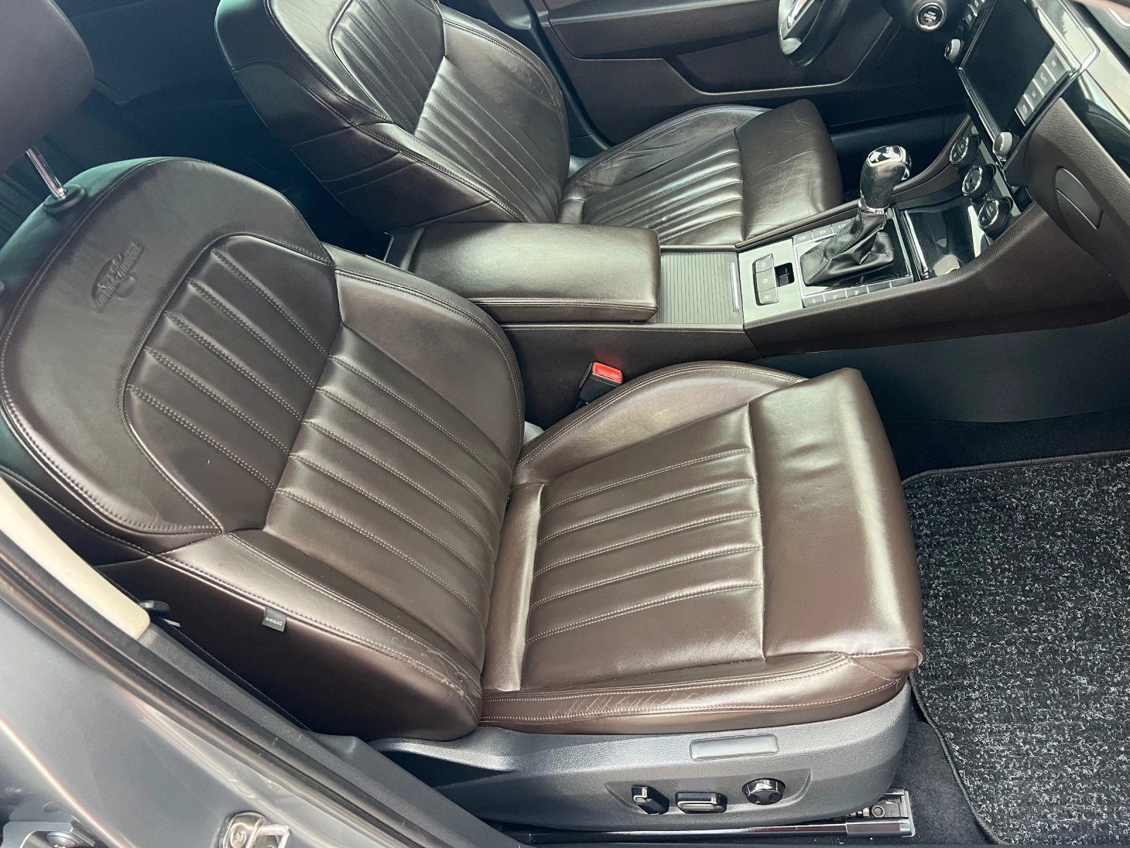 Skoda Superb 2.0TDI* LAURIN&KLEMENT* 190ks* AUT* FULL* 4x4* LIZ, снимка 12 - Автомобили и джипове - 55430934