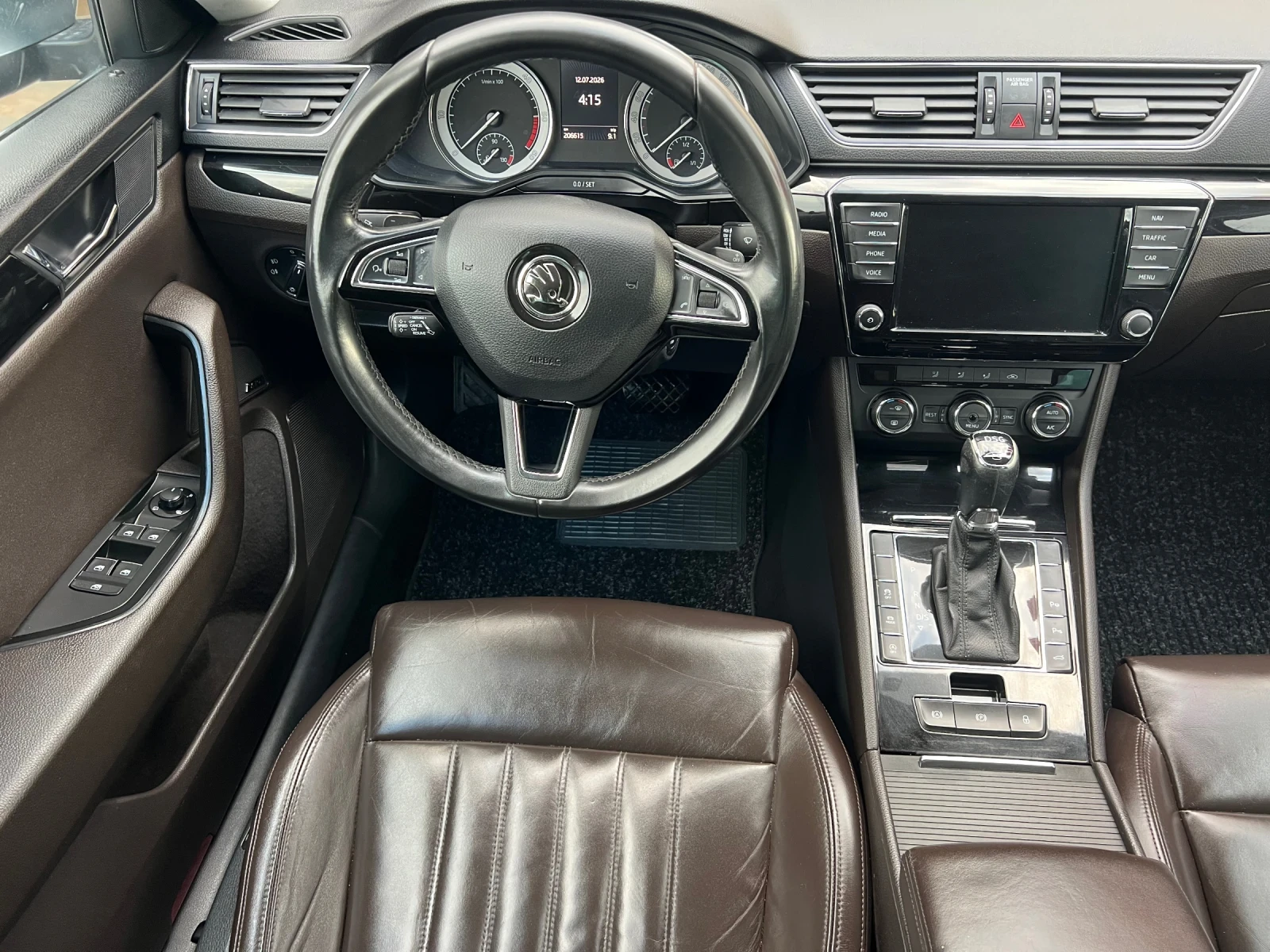 Skoda Superb 2.0TDI* LAURIN&KLEMENT* 190ks* AUT* FULL* 4x4* LIZ, снимка 10 - Автомобили и джипове - 55430934