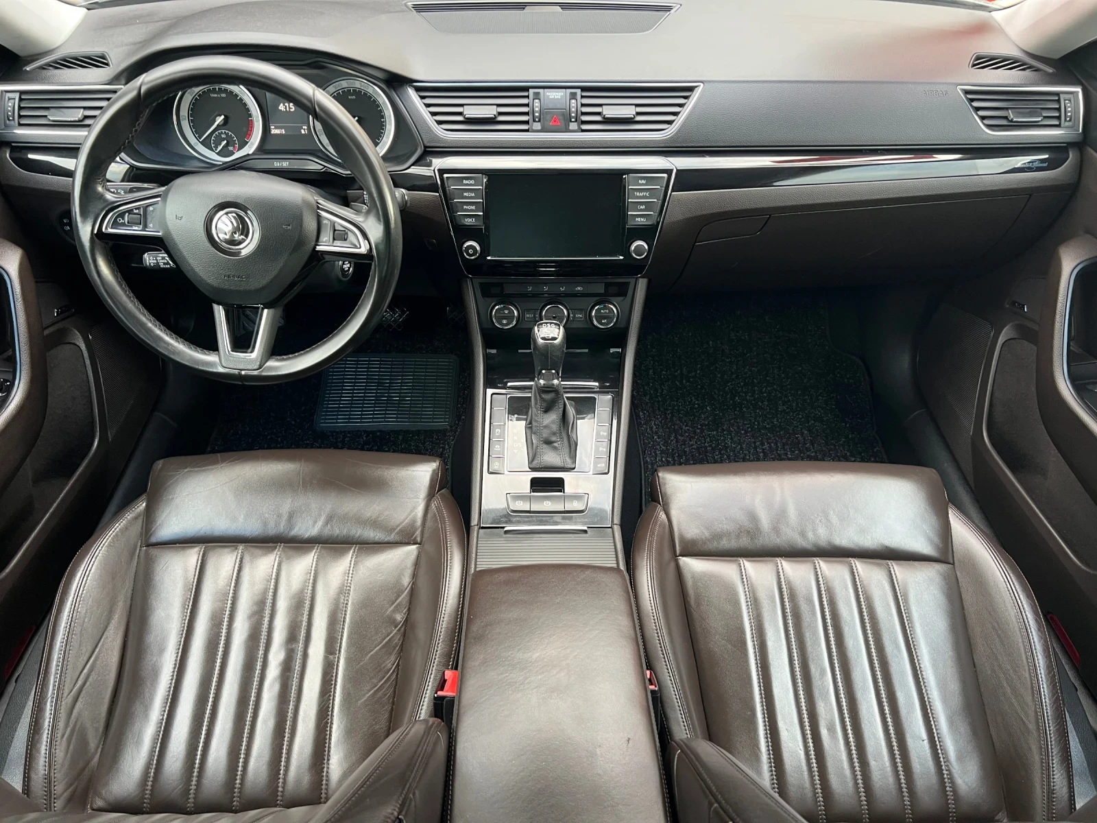 Skoda Superb 2.0TDI* LAURIN&KLEMENT* 190ks* AUT* FULL* 4x4* LIZ, снимка 8 - Автомобили и джипове - 55430934