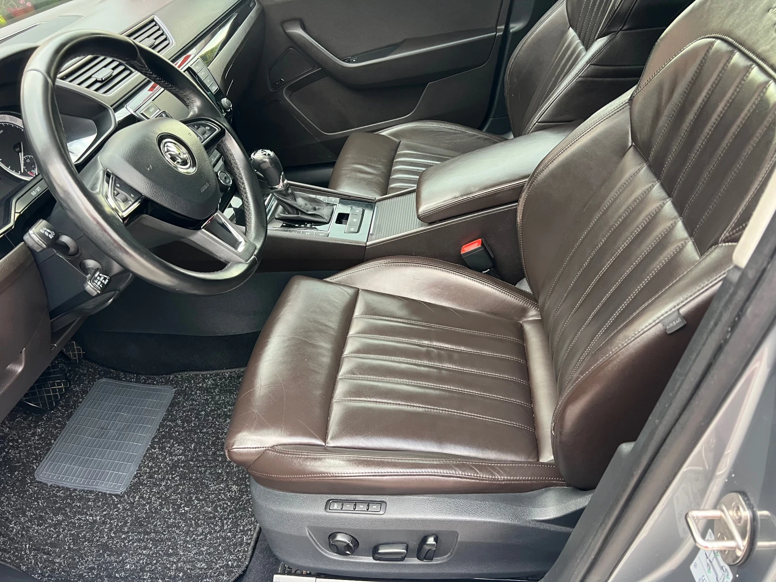Skoda Superb 2.0TDI* LAURIN&KLEMENT* 190ks* AUT* FULL* 4x4* LIZ, снимка 3 - Автомобили и джипове - 55430934