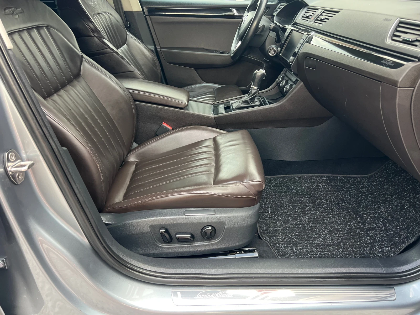 Skoda Superb 2.0TDI* LAURIN&KLEMENT* 190ks* AUT* FULL* 4x4* LIZ, снимка 6 - Автомобили и джипове - 55430934