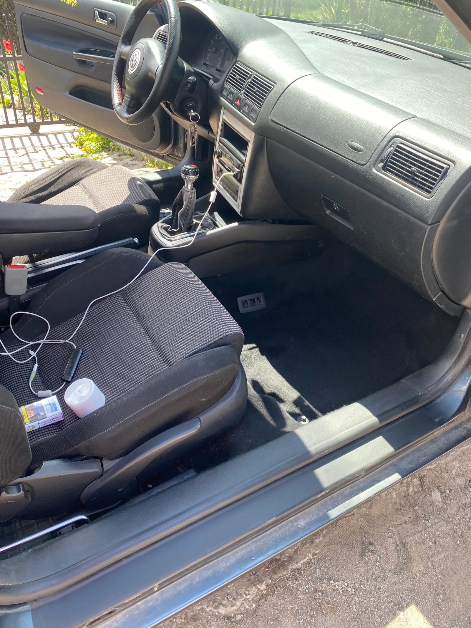 VW Golf 1.8T, снимка 4 - Автомобили и джипове - 55608946