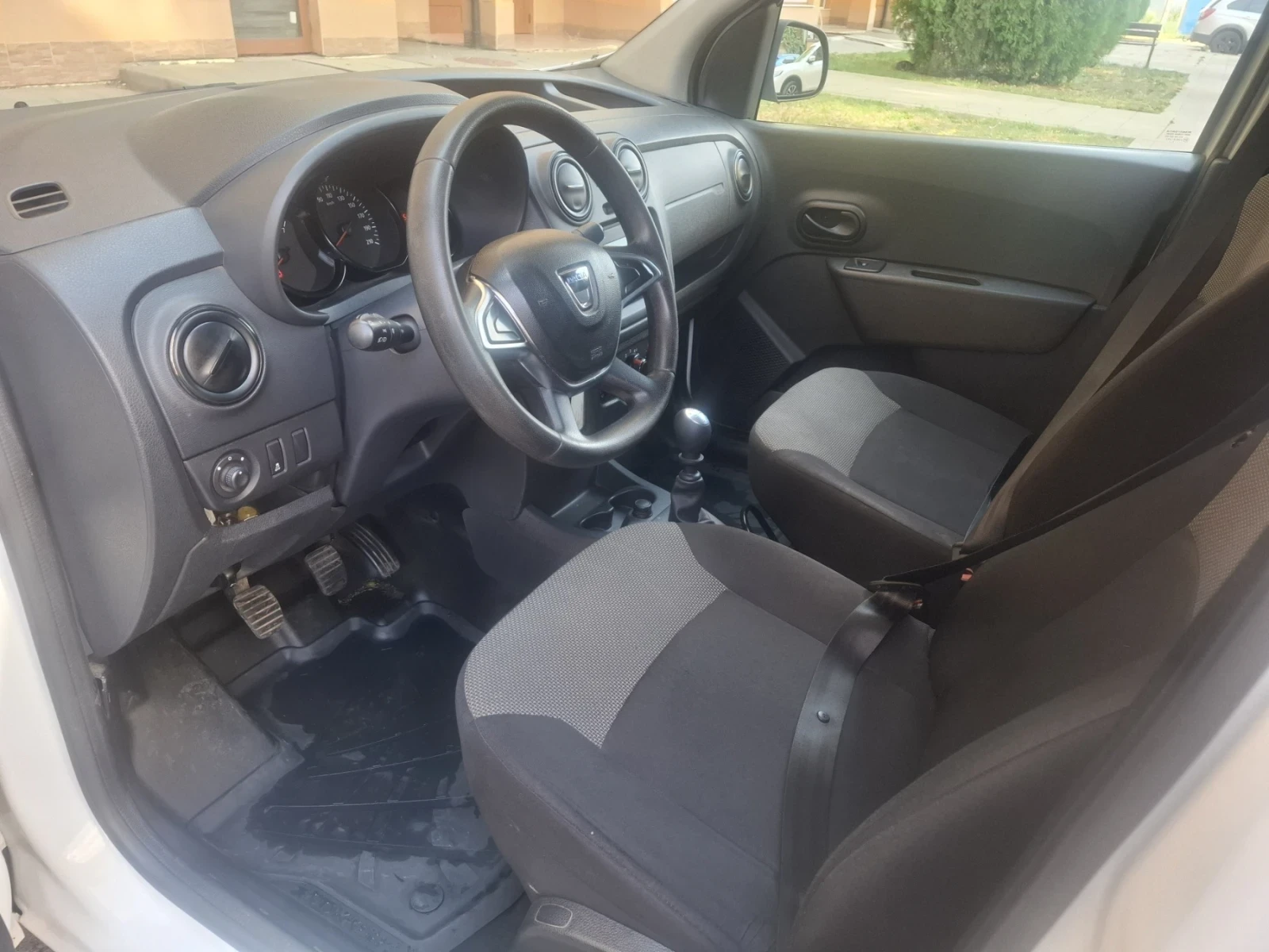 Dacia Dokker 1, 5 dci, снимка 9 - Автомобили и джипове - 55980262
