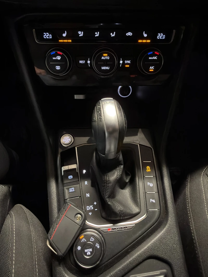 VW Tiguan Highline 2.0 TDI 4MOTION BMT, снимка 12 - Автомобили и джипове - 52489472