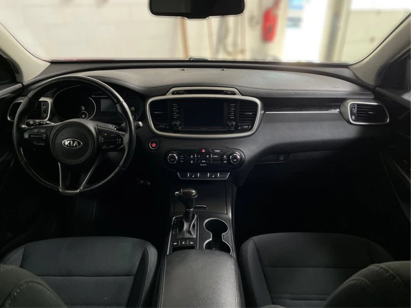 Kia Sorento LX V6 AWD* АвтоКредит* (ЦЕНА ДО БГ), снимка 2 - Автомобили и джипове - 53326759