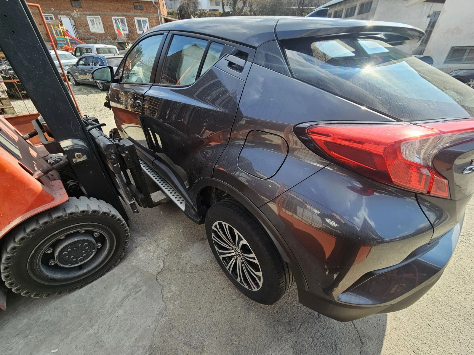 Toyota C-HR 1.2i, снимка 2 - Автомобили и джипове - 53736389