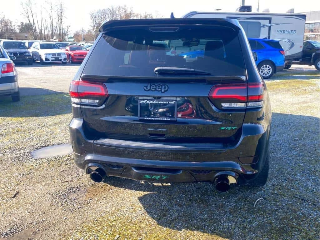 Jeep Grand cherokee  SRT /CAMERA/DISTRONIC/6, 4 V8 / Harman Kardon, снимка 4 - Автомобили и джипове - 53985648