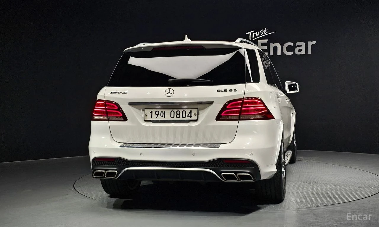 Mercedes-Benz GLE 63 AMG 360* ОБДУХ* TV* М.ТОЧКА* PANO, снимка 4 - Автомобили и джипове - 54458241