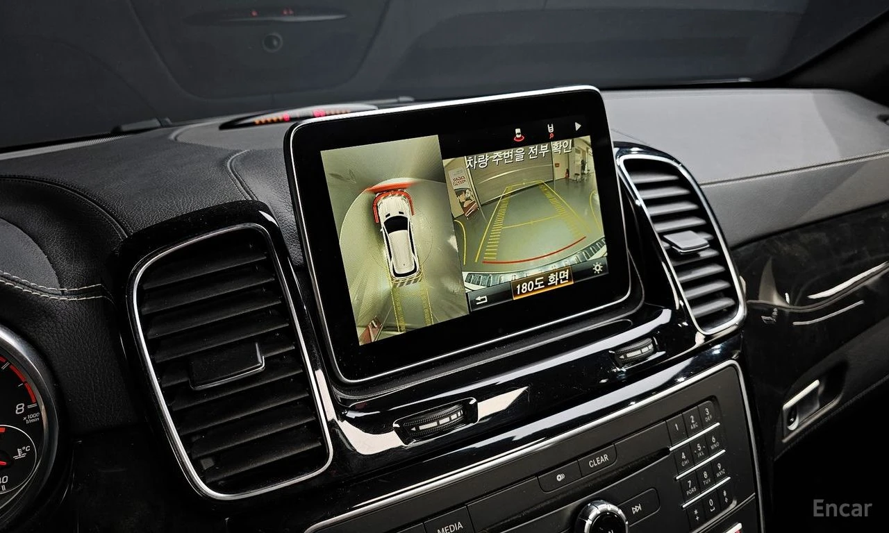 Mercedes-Benz GLE 63 AMG 360* ОБДУХ* TV* М.ТОЧКА* PANO, снимка 16 - Автомобили и джипове - 54458241
