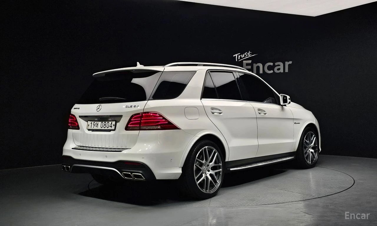 Mercedes-Benz GLE 63 AMG 360* ОБДУХ* TV* М.ТОЧКА* PANO, снимка 3 - Автомобили и джипове - 54458241