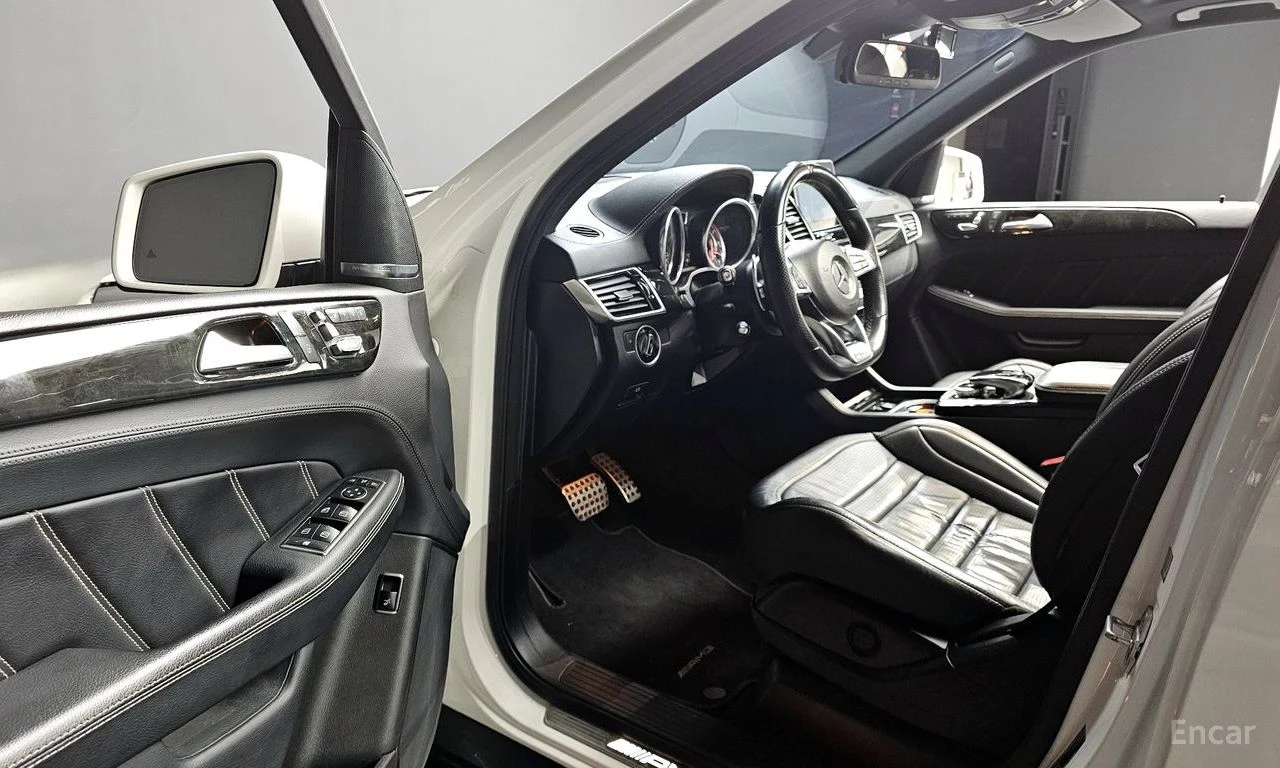 Mercedes-Benz GLE 63 AMG 360* ОБДУХ* TV* М.ТОЧКА* PANO, снимка 13 - Автомобили и джипове - 54458241