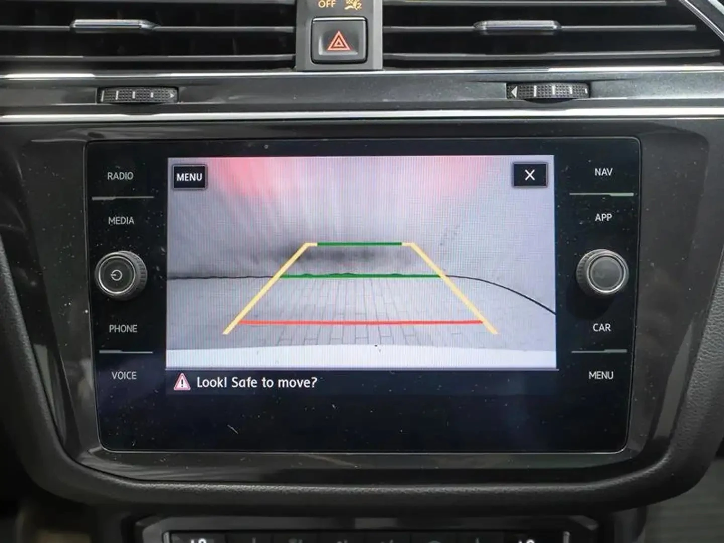 VW Tiguan Comfortline * AвтоКредит * (ЦЕНА ДО БГ), снимка 14 - Автомобили и джипове - 54895516