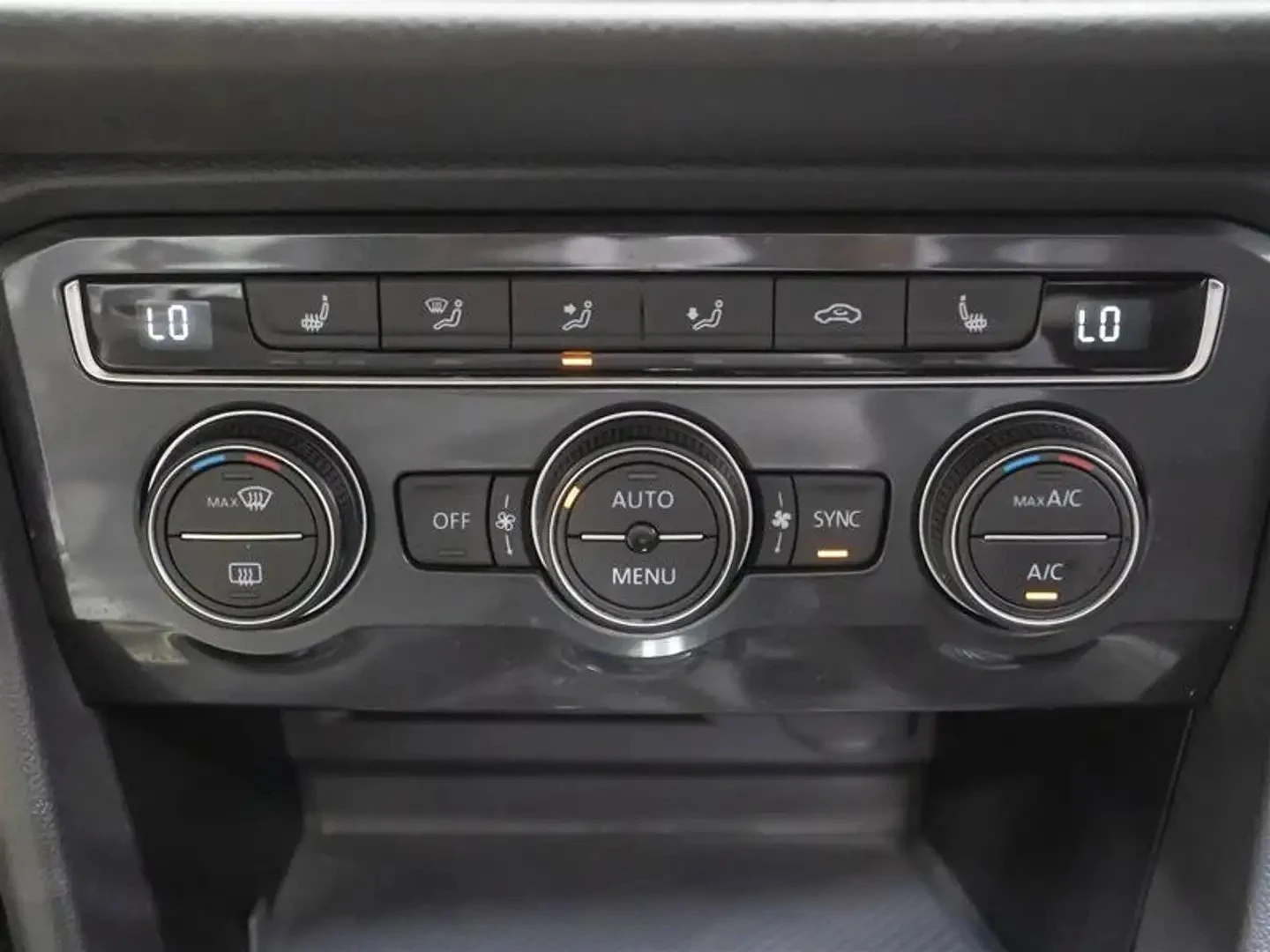VW Tiguan Comfortline * AвтоКредит * (ЦЕНА ДО БГ), снимка 16 - Автомобили и джипове - 54895516
