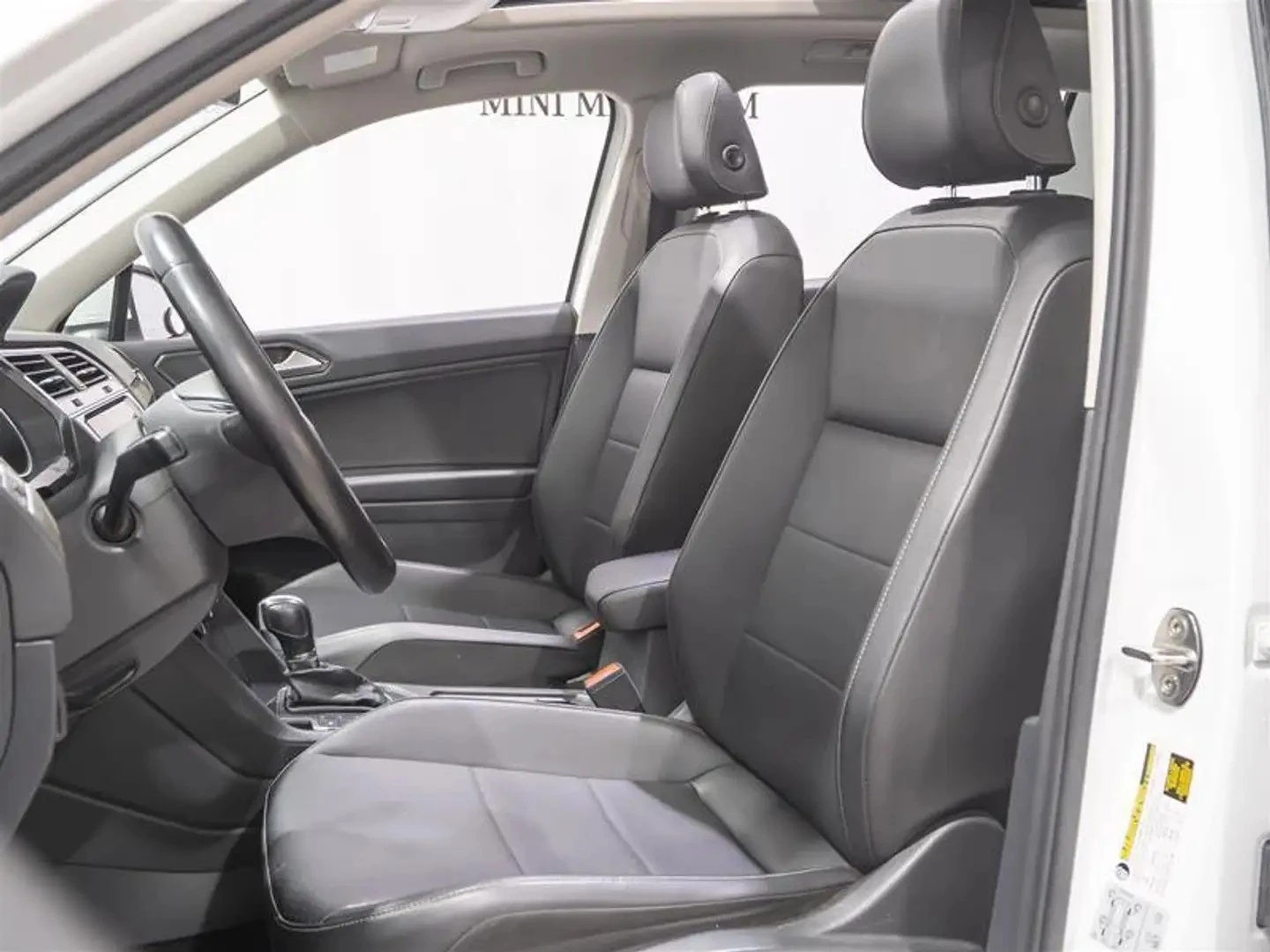 VW Tiguan Comfortline * AвтоКредит * (ЦЕНА ДО БГ), снимка 7 - Автомобили и джипове - 54895516