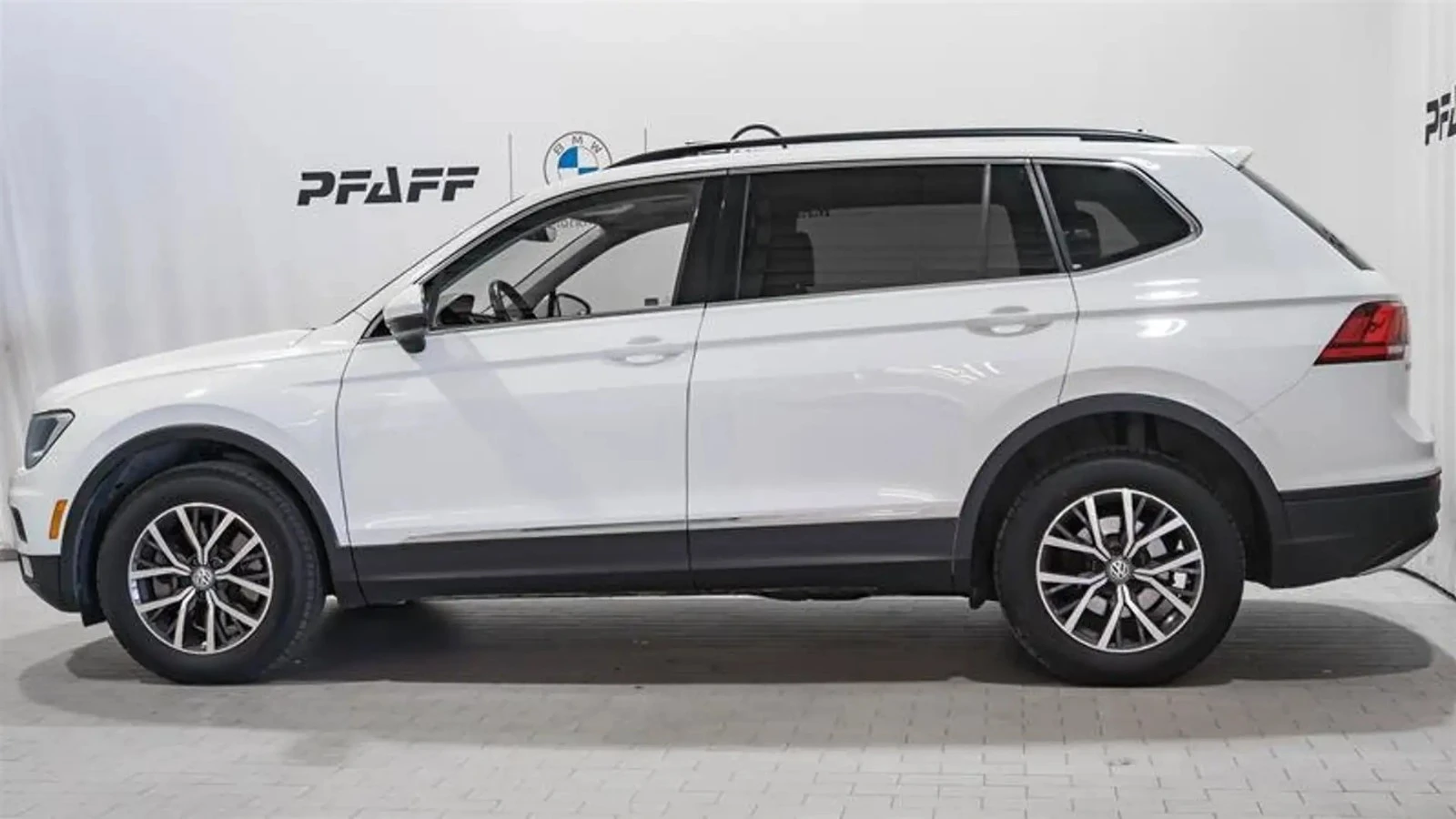 VW Tiguan Comfortline * AвтоКредит * (ЦЕНА ДО БГ), снимка 3 - Автомобили и джипове - 54895516