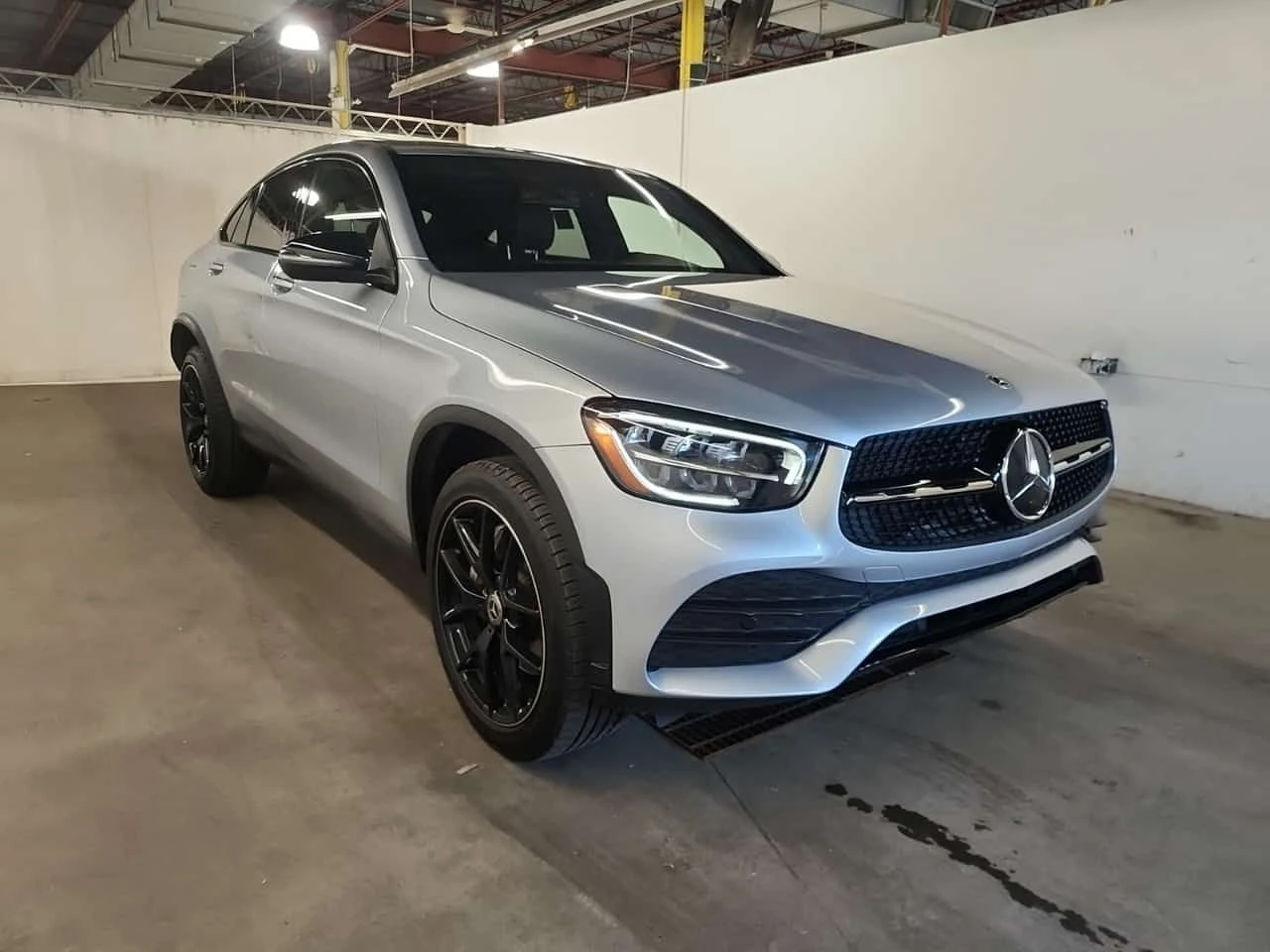 Mercedes-Benz GLC 300 /АЛКАНТАРА/ПАМЕТ/ПАНО/ЦЕНА ДО БЪЛГАРИЯ , снимка 2 - Автомобили и джипове - 55206718