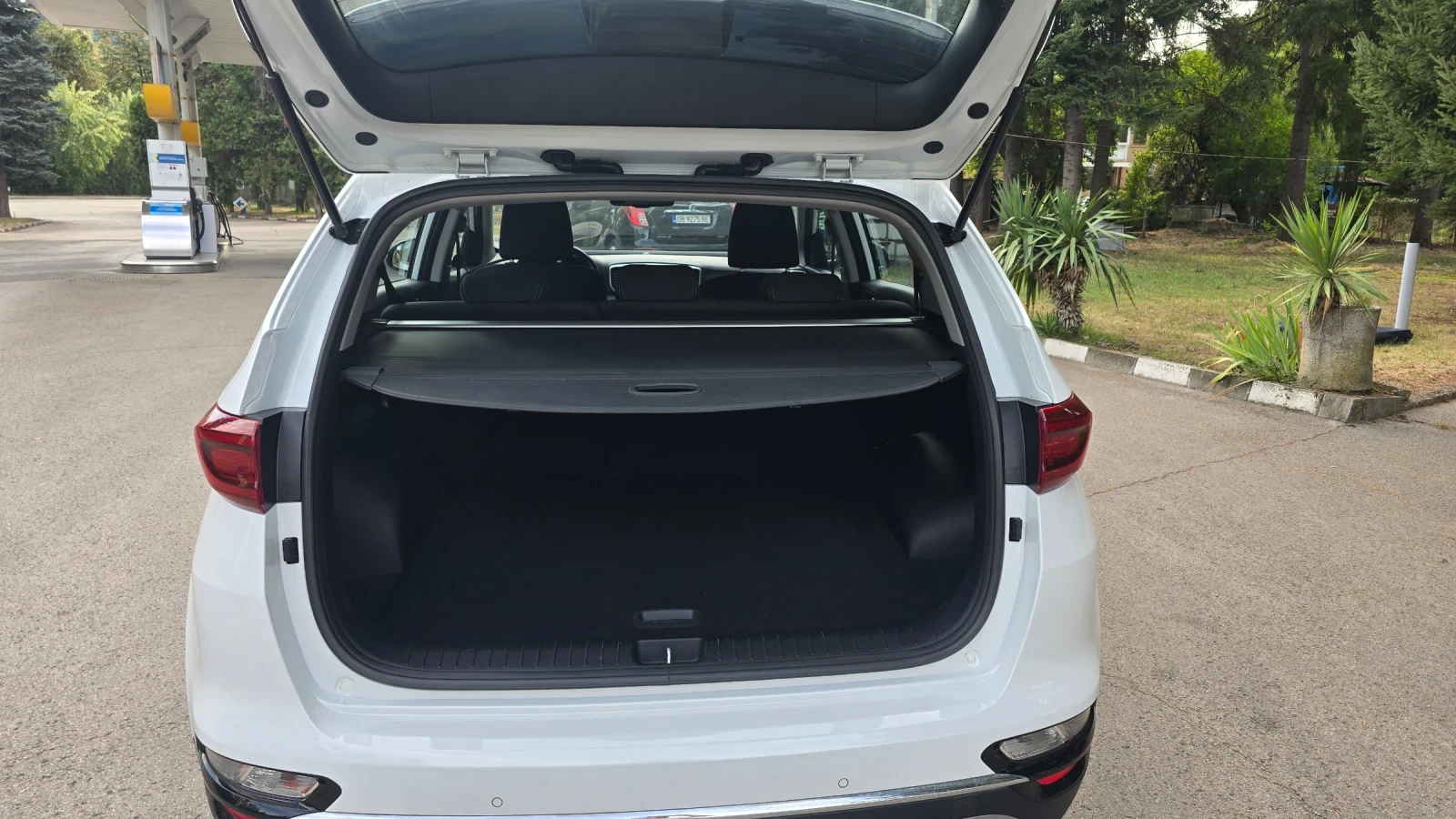 Kia Sportage 1.6 CRDI MILD 4X4 136к.с., снимка 11 - Автомобили и джипове - 56119802