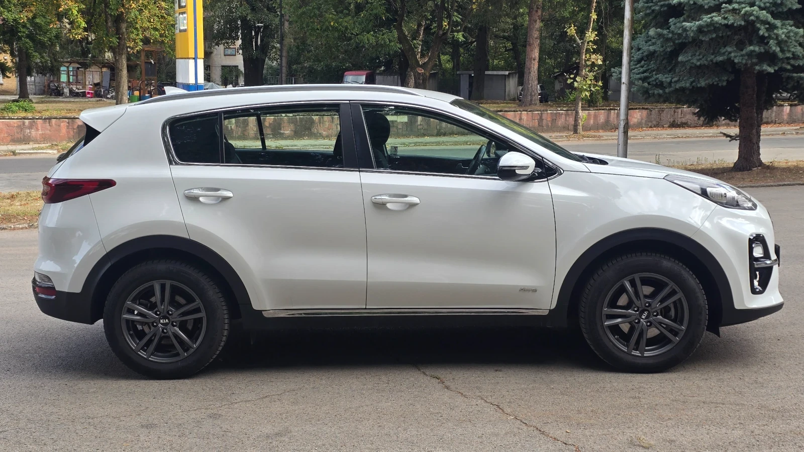 Kia Sportage 1.6 CRDI MILD 4X4 136к.с., снимка 4 - Автомобили и джипове - 56119802