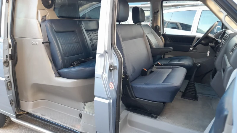 VW Caravelle 2.5TDI 151kc Кожа Клима , снимка 12 - Бусове и автобуси - 53027800