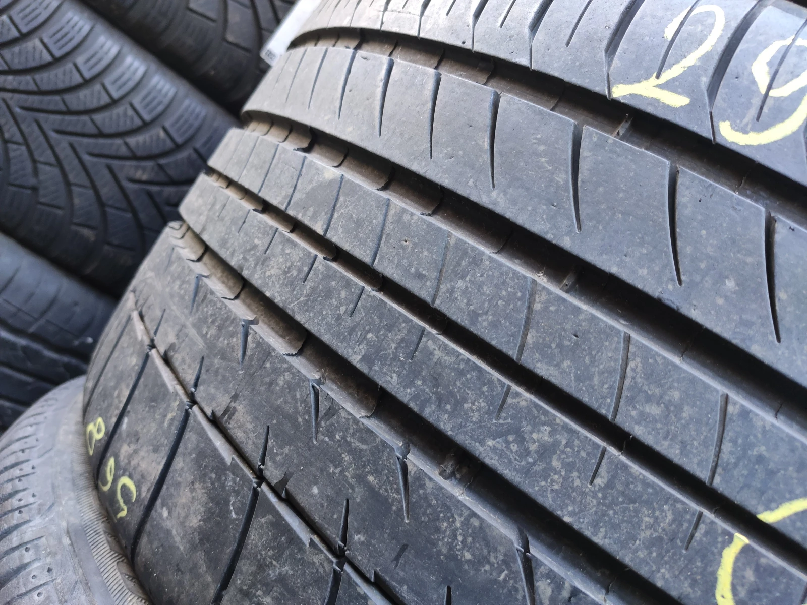 Гуми Летни 295/30R18, снимка 2 - Гуми и джанти - 54731381