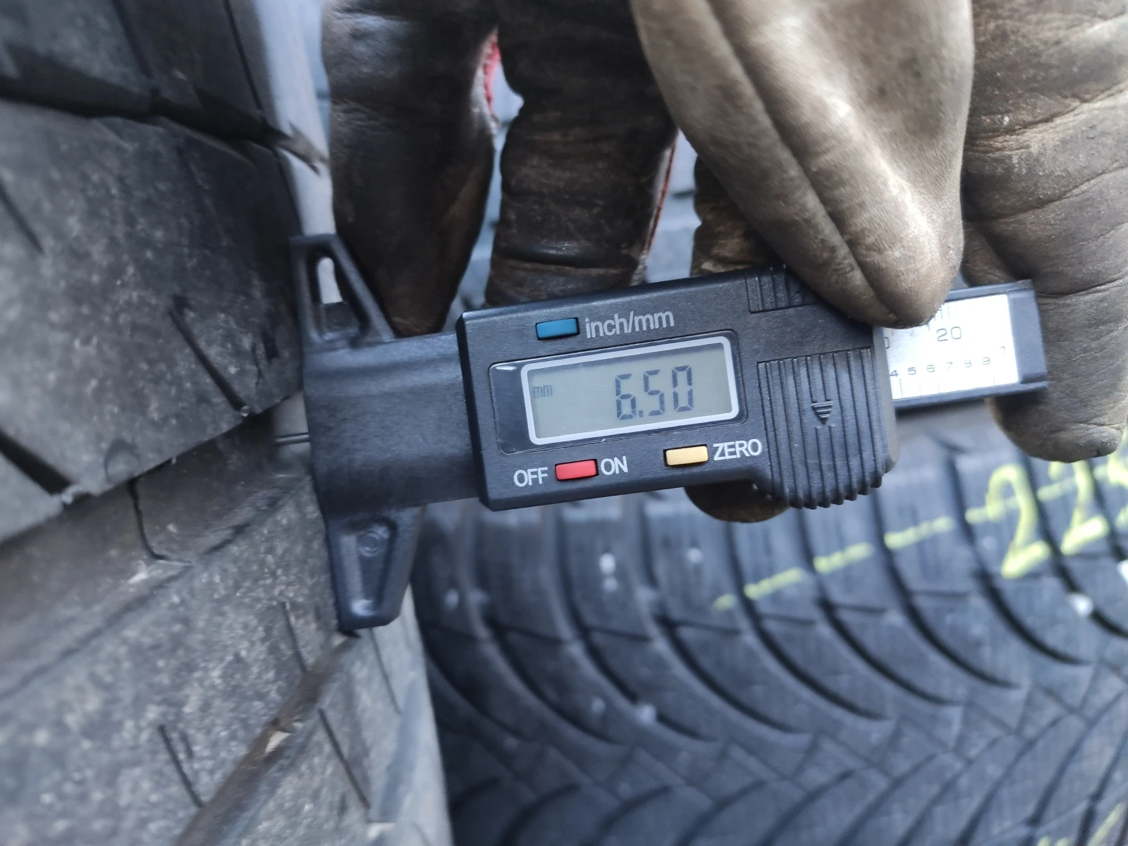 Гуми Летни 295/30R18, снимка 5 - Гуми и джанти - 54731381