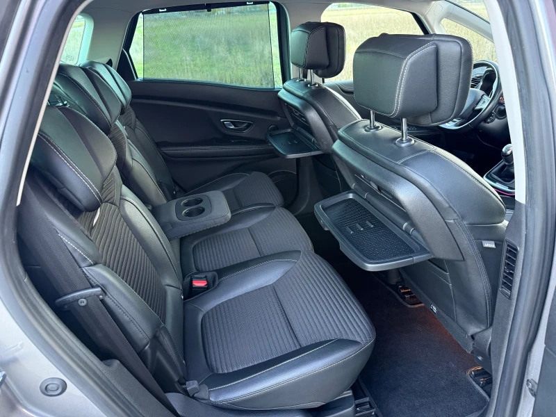 Renault Scenic 1.5 dci PARIS BOSE EDITION, снимка 9 - Автомобили и джипове - 52425853