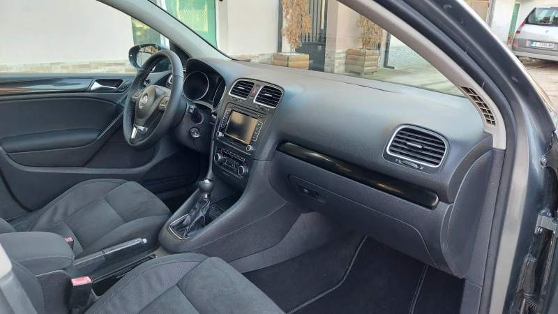 VW Golf 1.6tdi Highline 105hp, снимка 8 - Автомобили и джипове - 53112543