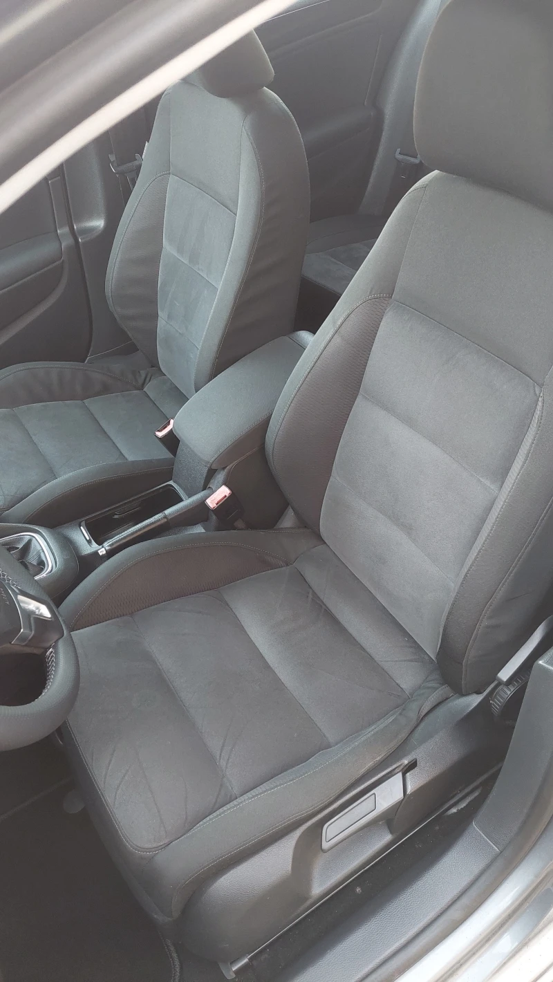 VW Golf 1.6tdi Highline 105hp, снимка 14 - Автомобили и джипове - 53112543