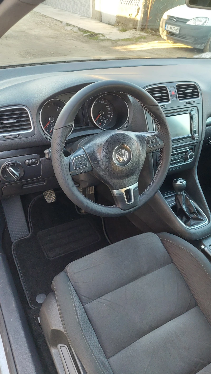 VW Golf 1.6tdi Highline 105hp, снимка 10 - Автомобили и джипове - 53112543