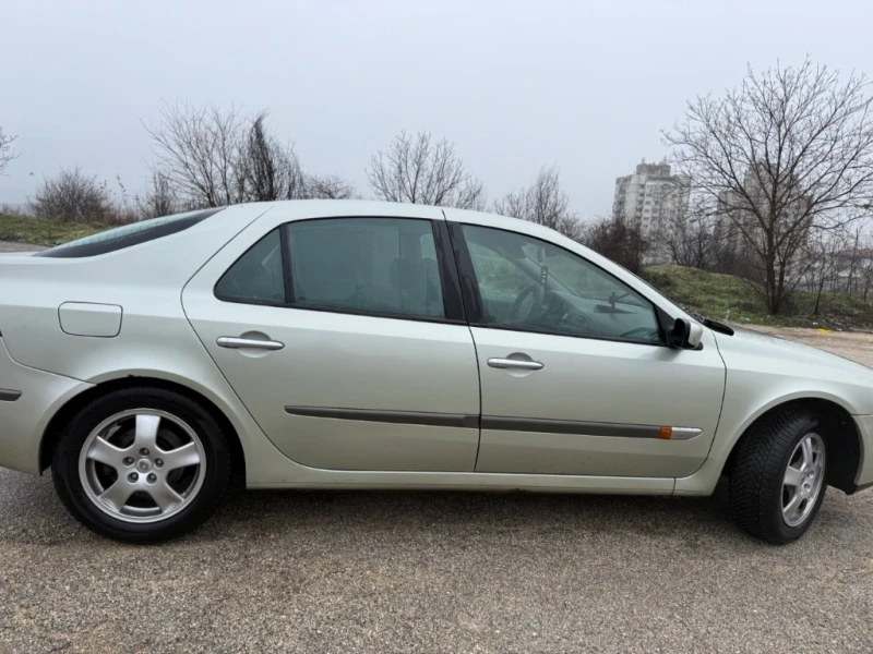 Renault Laguna 1.6i 16V, снимка 6 - Автомобили и джипове - 53412246