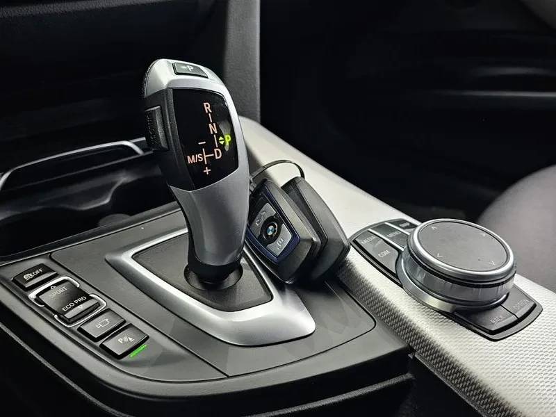 BMW 320 Gt 320D M Sports Premium - изображение 9