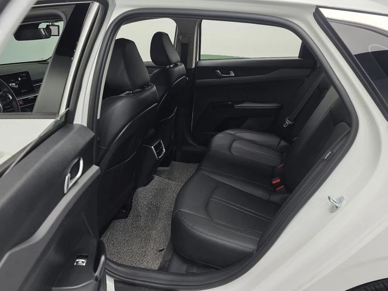 Kia K5 2.0 Prestige, снимка 10 - Автомобили и джипове - 56475120