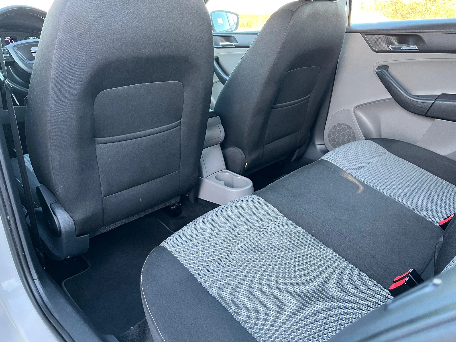 Seat Toledo 1.6tdi 105k.c 2013г. Евро5 | Mobile.bg — изображение 12