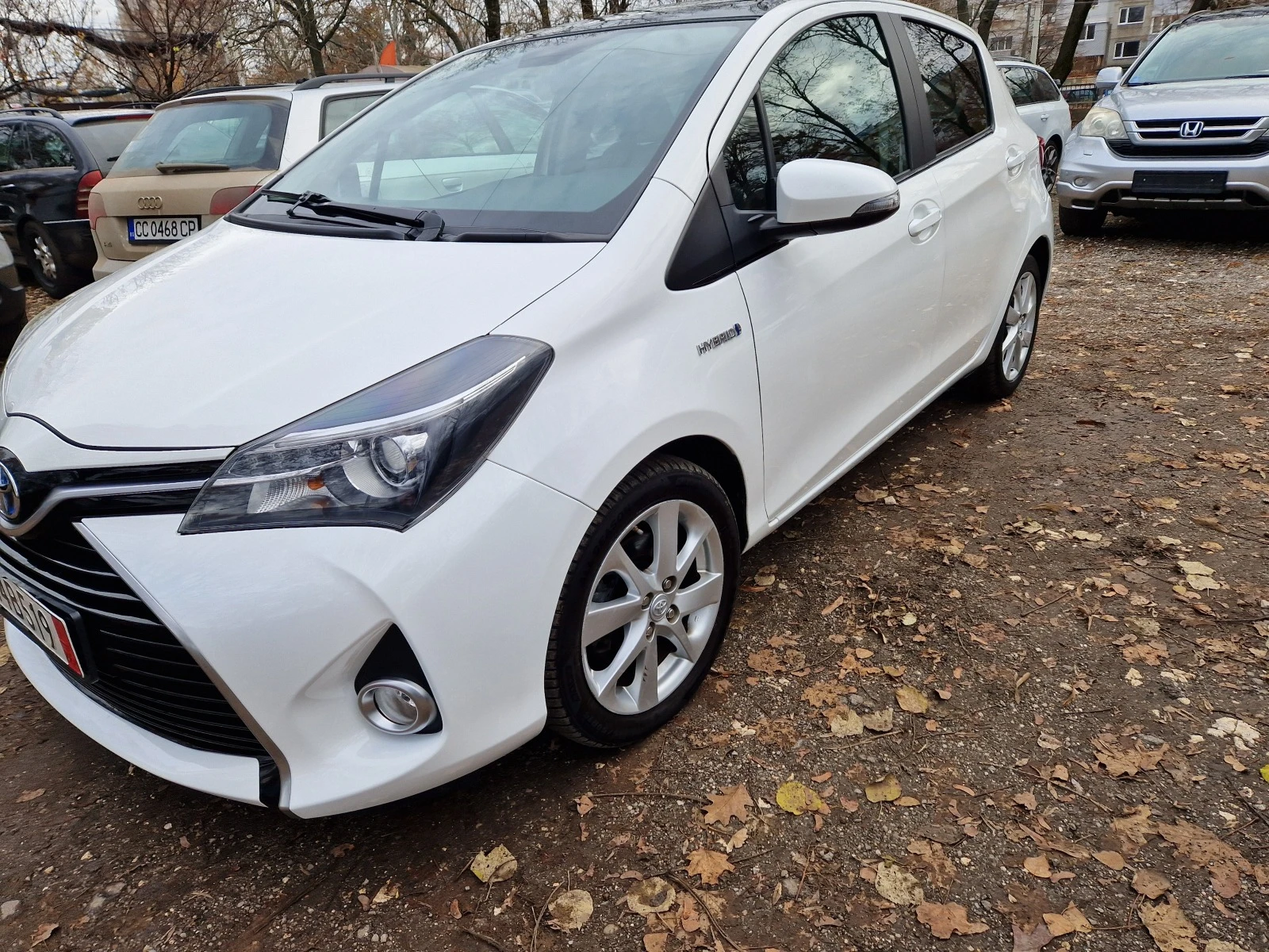 Toyota Yaris Хибрид - изображение 3