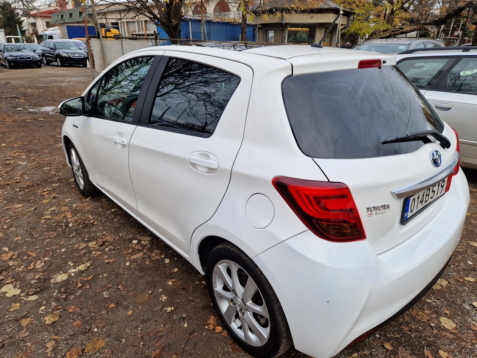 Toyota Yaris Хибрид - изображение 4