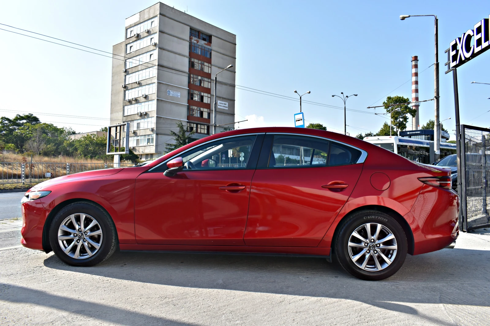 Mazda 3 2.5i* SKYACTIV-G* AUTOMAT* LINE-ASSIST* BRAKE-ASSI - изображение 2