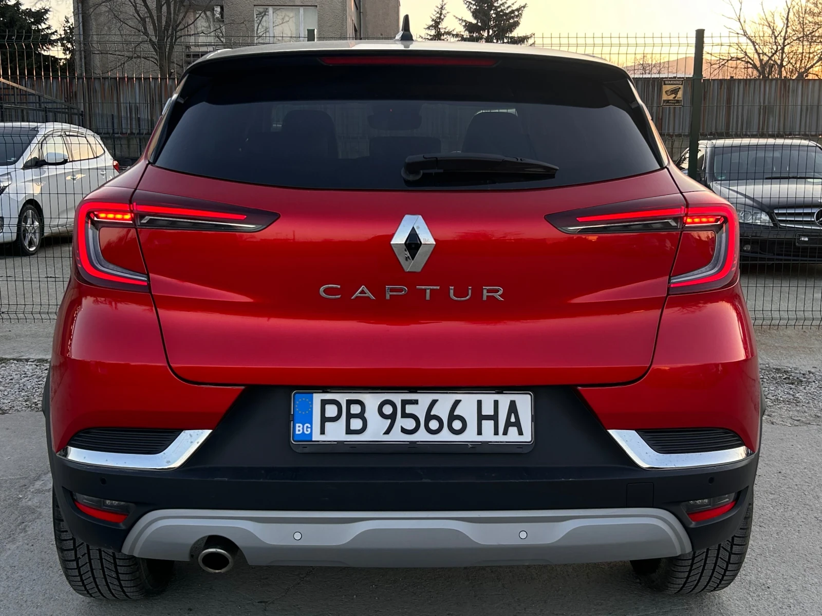 Renault Captur Intense Full Pack, снимка 4 - Автомобили и джипове - 53748781