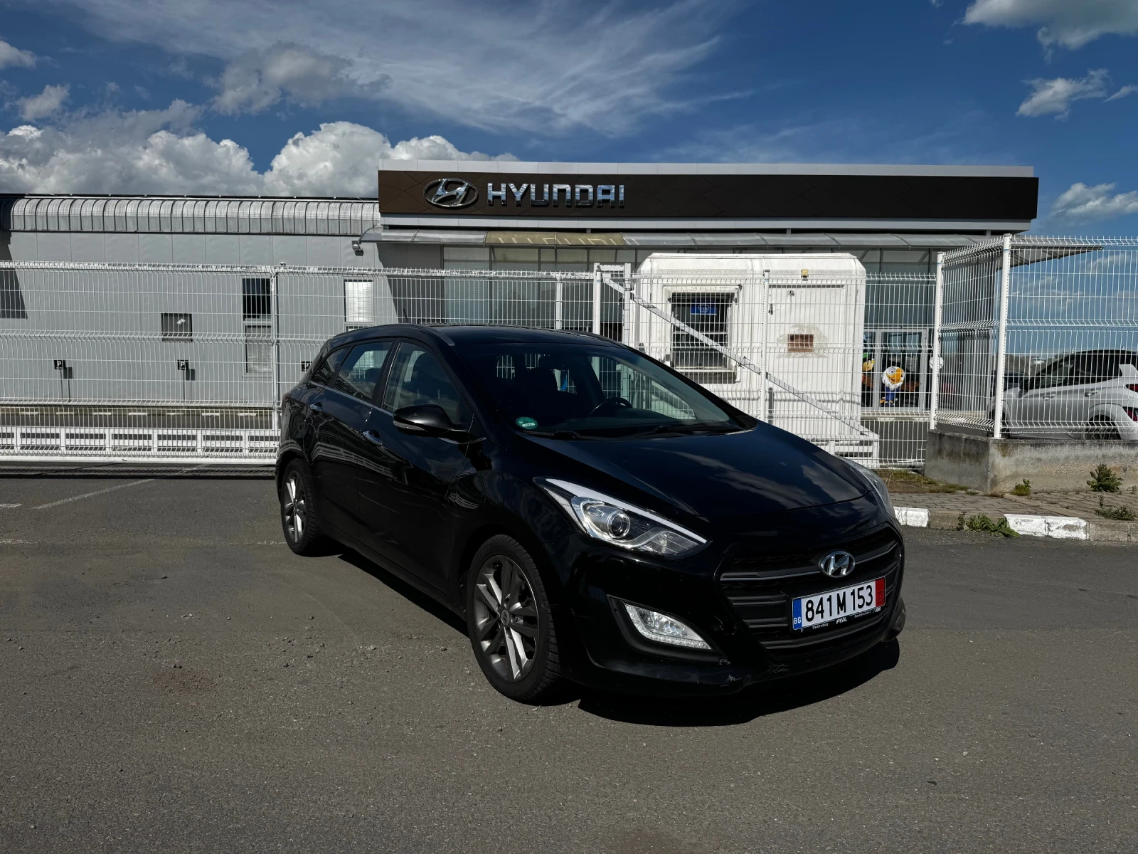 Hyundai I30 1.6 CRDi кожа, тъч навигация с камера, кейлес, , снимка 7 - Автомобили и джипове - 54721779