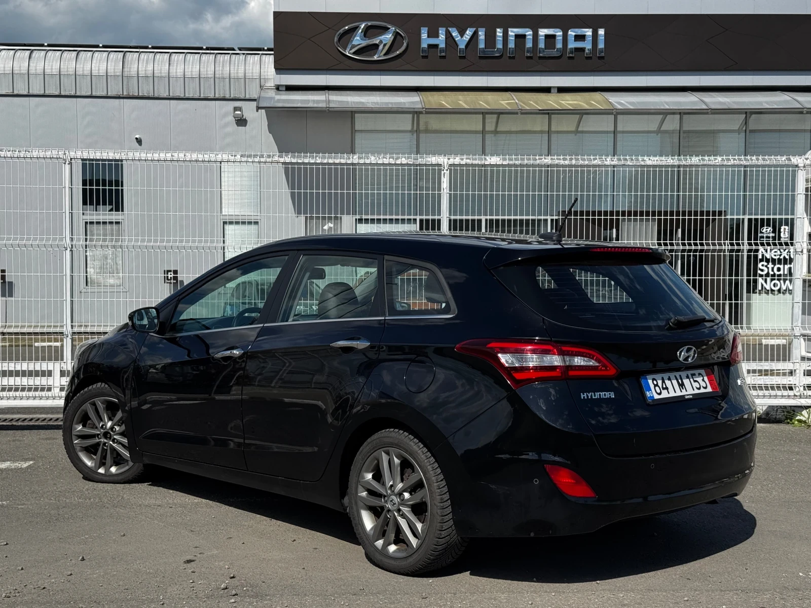 Hyundai I30 1.6 CRDi кожа, тъч навигация с камера, кейлес, , снимка 3 - Автомобили и джипове - 54721779