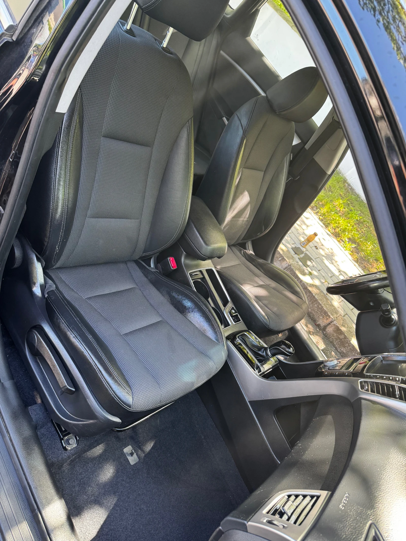 Hyundai I30 1.6 CRDi кожа, тъч навигация с камера, кейлес, , снимка 13 - Автомобили и джипове - 54721779