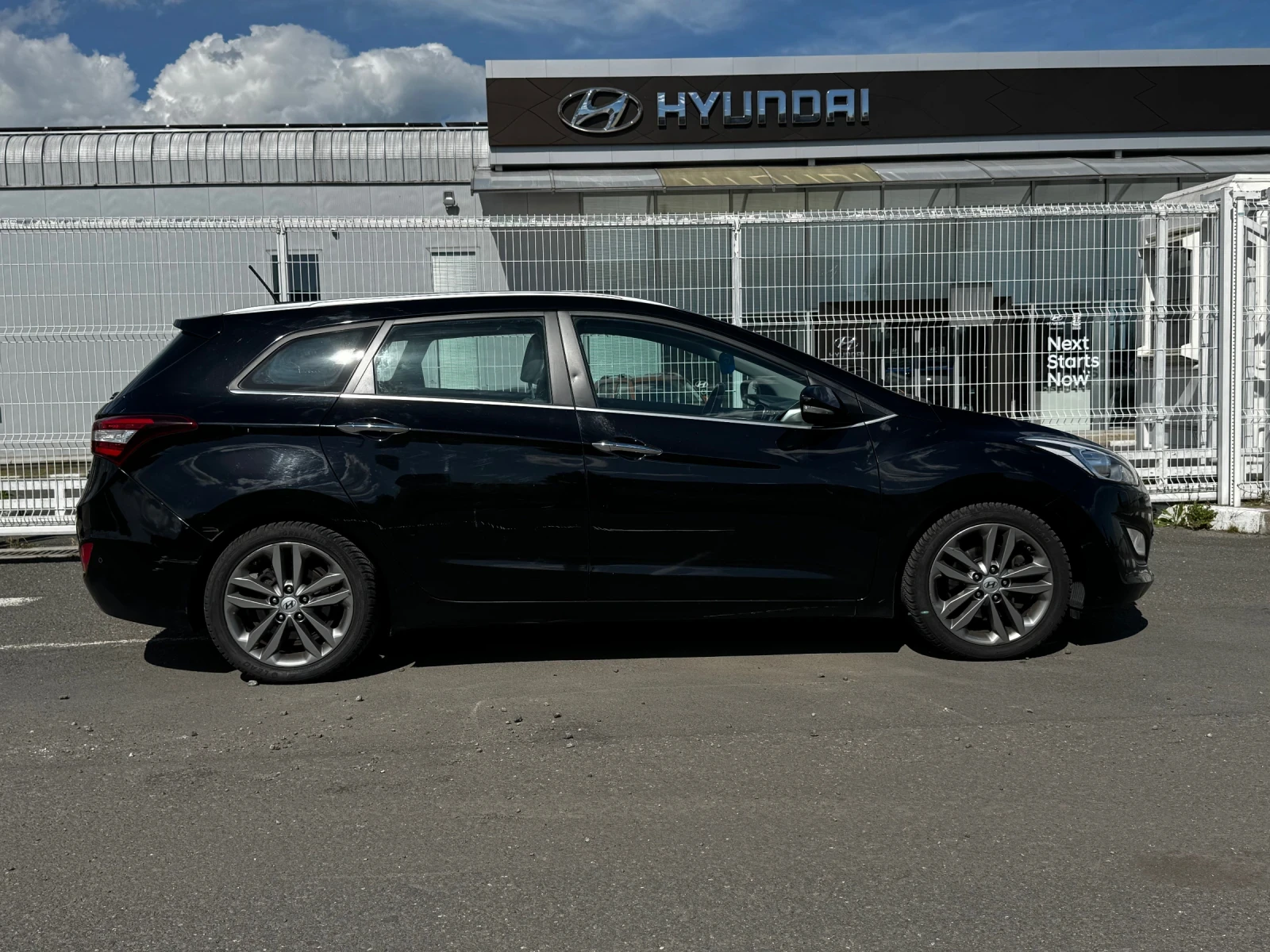 Hyundai I30 1.6 CRDi кожа, тъч навигация с камера, кейлес, , снимка 6 - Автомобили и джипове - 54721779