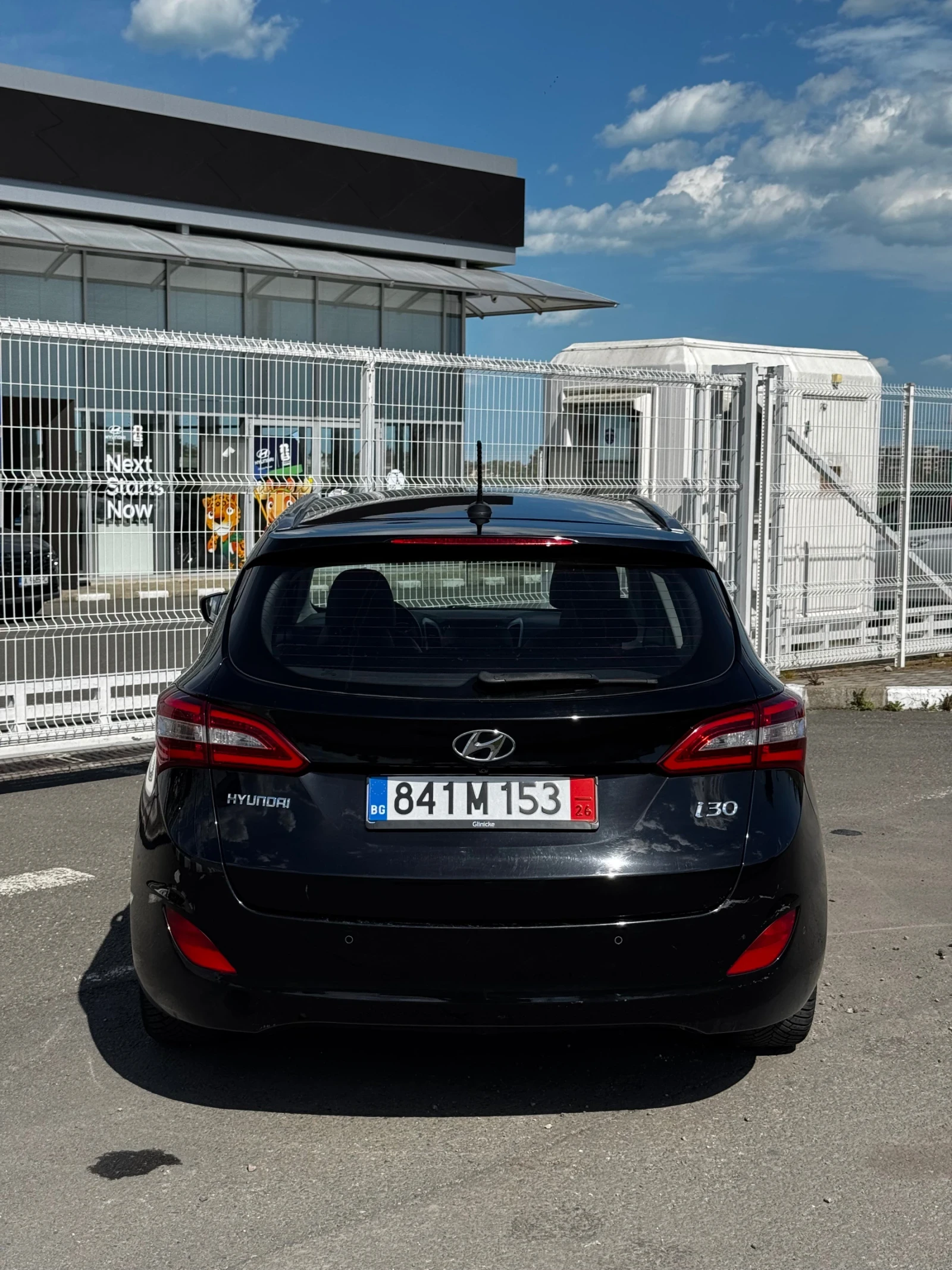 Hyundai I30 1.6 CRDi кожа, тъч навигация с камера, кейлес, , снимка 4 - Автомобили и джипове - 54721779